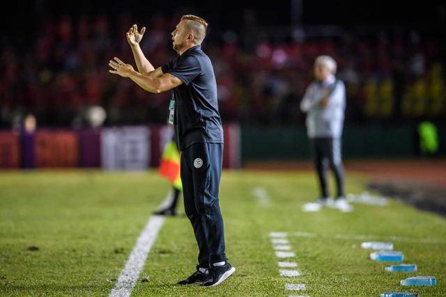 菲律宾主帅不满裁判：不职业 中国队应有一张红牌