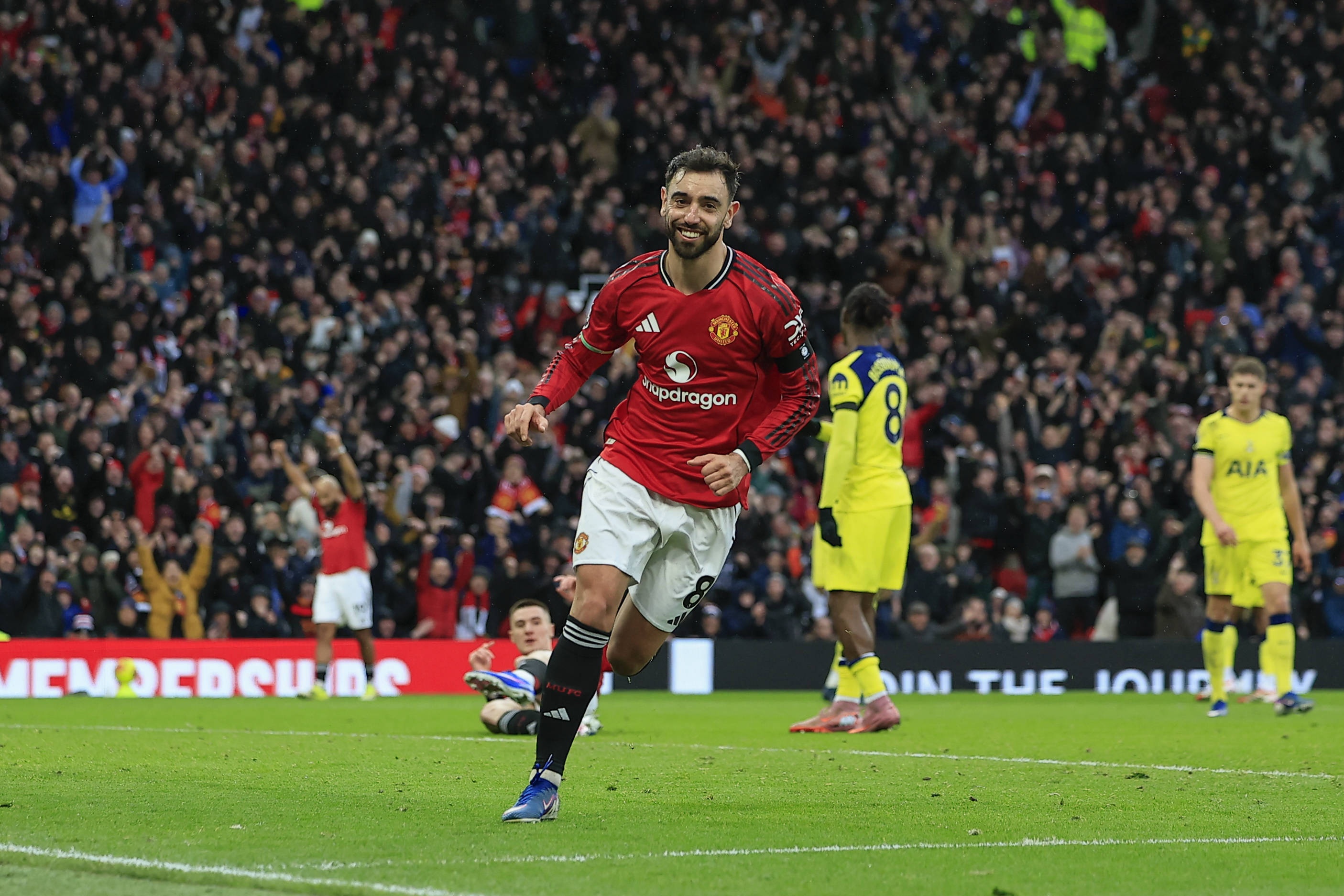 欧冠赛程-电讯报：B费通过进球和助攻为曼联赢得25分，他若离队简直是灾难